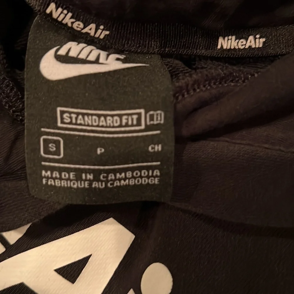 𝅺NIKE Air sweatshirt.